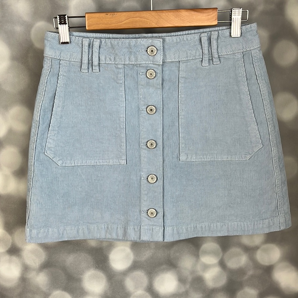 NWT American Eagle Outfitters women’s blue button front corduroy skirt. Size 4